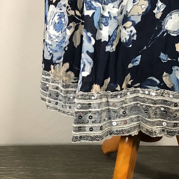 Skirt floral with sequence embellished hem - Picture 3 of 3